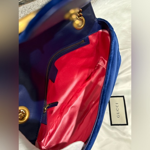 GUCCI GG Marmont Matelasse Flap Velvet Two Way Bag | Medium - Picture 8 of 17